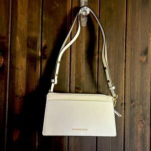 Michael Kors shoulder / crossbody bag.